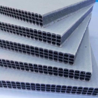 stacked white pp hollow plastic construction formwork panel