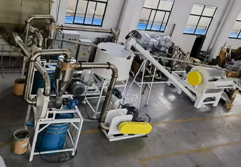 plastic pulverizer working together with plastic extrusion production linePlastic pulverizer working together with plastic extrusion production line