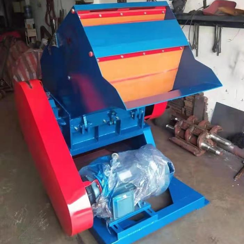 plastic crusher for crushing plastic profiles, sheets and blocks
